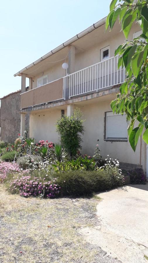 Apartamento Apartman Nika Ražanac Exterior foto