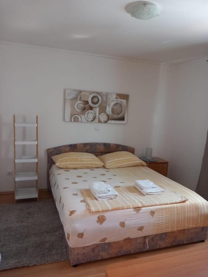 Apartamento Apartman Nika Ražanac Exterior foto